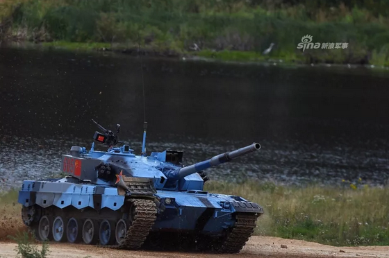 “坦克兩項(xiàng)”半決賽中國(guó)小組奪魁，“海上登陸”接力賽暫居第一